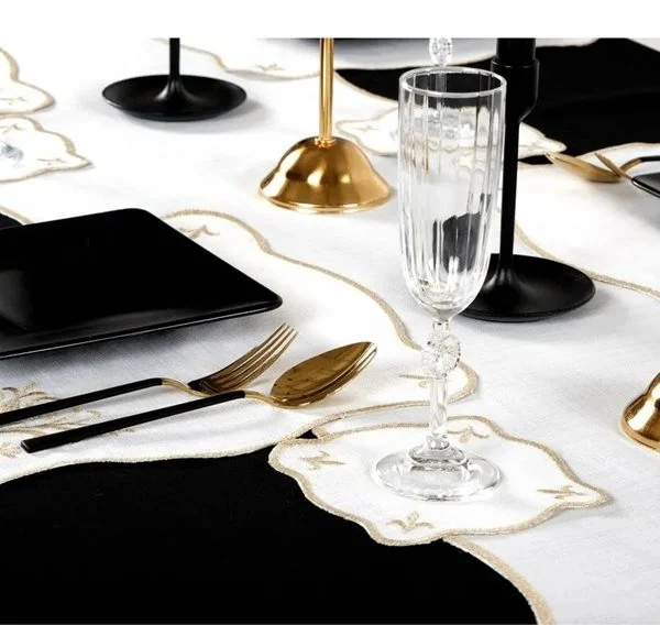 Runner Amerikan Seti Queen Nature Nakışlı Beyaza Simli 13 Parça