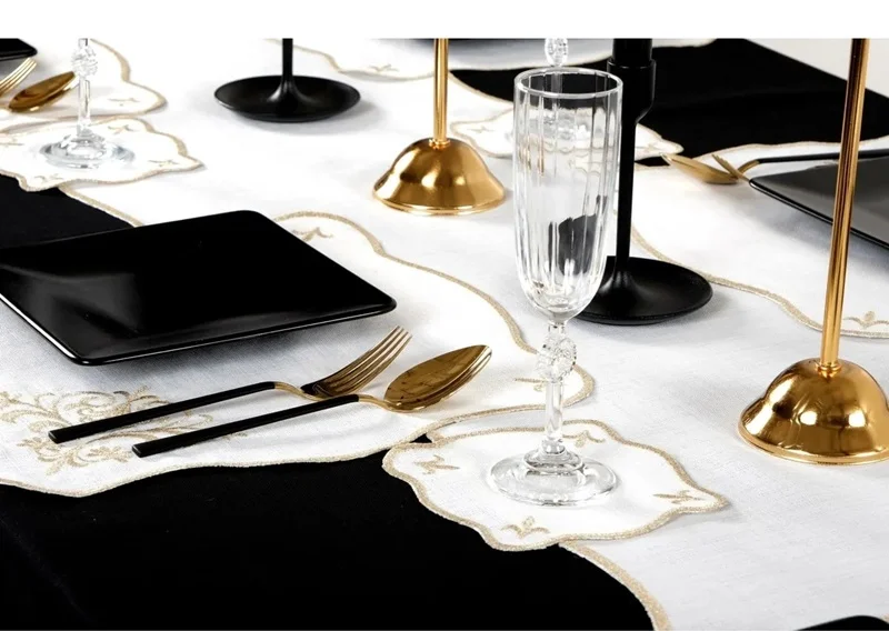 Runner Amerikan Seti Queen Nature Nakışlı Beyaza Simli 13 Parça