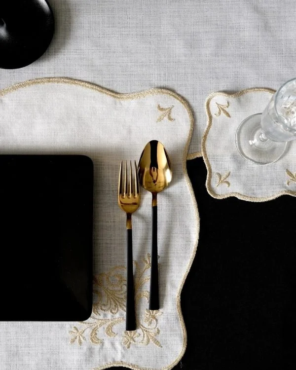 Runner Amerikan Seti Queen Nature Nakışlı Beyaza Simli 13 Parça