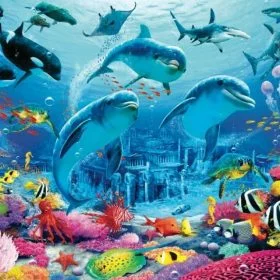 Antik sualtı şehri kalıntıları, yunuslar, orkalar ve renkli mercan resifi manzaralı kapsamlı denizaltı duvar posteri.