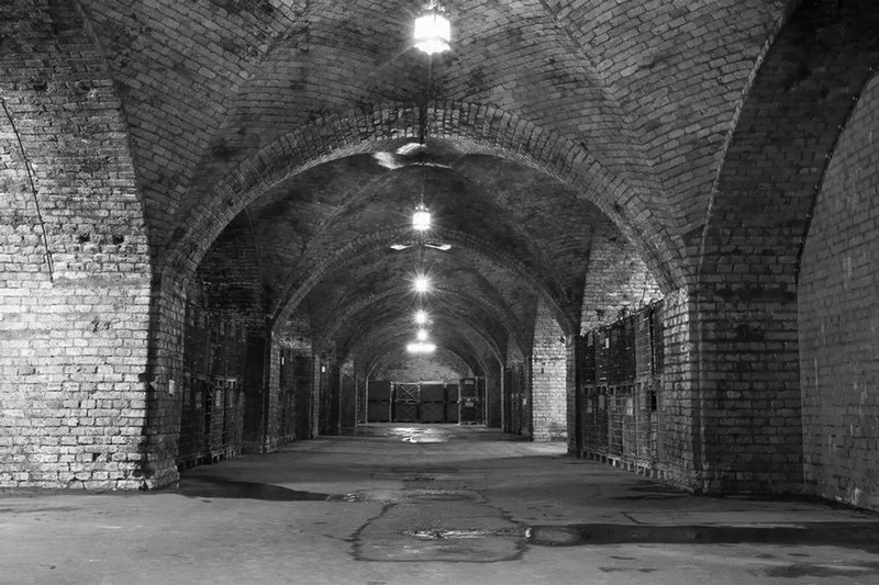 antik tugla mahzen ve mahzen koridoru 3d duvar kagidi