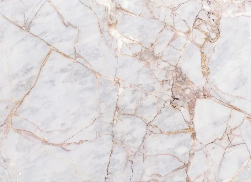 Beyaz zeminli rose gold damarlı lüks mermer 3d dijital baskı duvar kağıdı