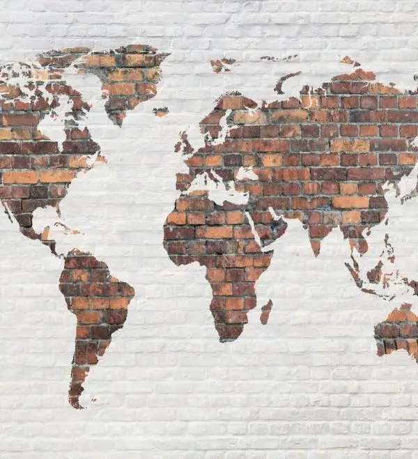 dark brick serisi siyah kultur tuglasi uzerinde altin sarisi eskitme dunya haritasi duvar kagidi