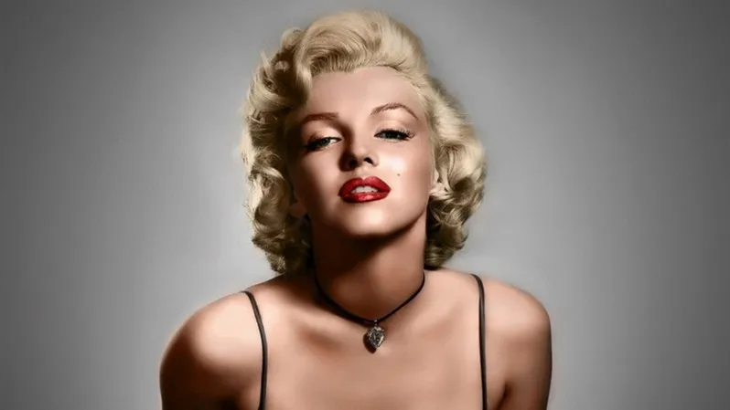 Marilyn Monroe portreli yüksek çözünürlüklü dijital baskı dikişsiz tekstil duvar kağıdı.