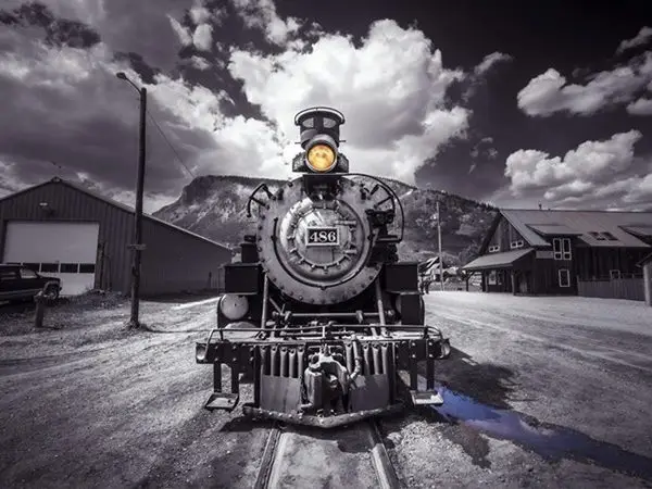 seruven basliyor buharli lokomotif temali siyah beyaz 3d duvar kagidi