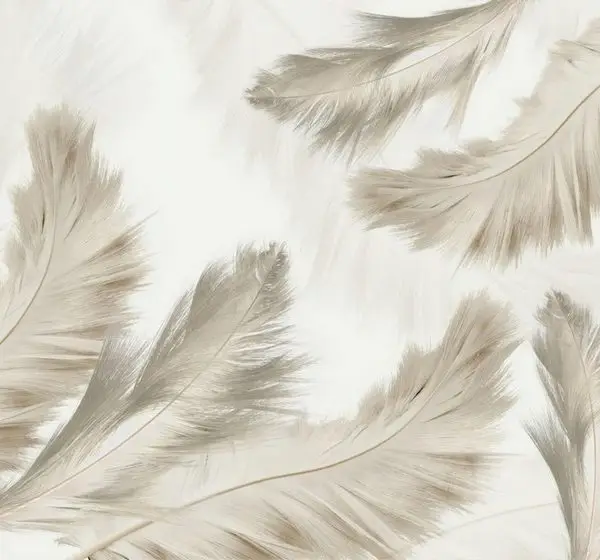 Beyaz zemin üzerine krem ve bej renkli makro tüy tasarımlı dikişsiz tekstil duvar kağıdı.