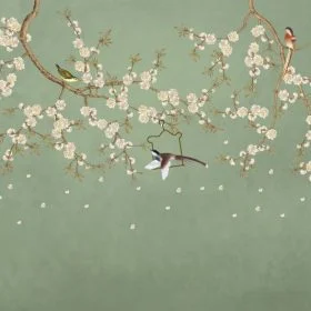 yeşil zemin üzerinde beyaz sakura kiraz çiçeği dalları ve farklı türlerde kuşlu duvar kağıdı