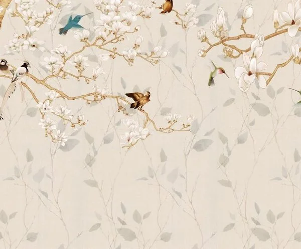krem zemin uzerinde inci gibi beyaz cicekli dallar turkuaz sinekkusu ve uzun kuyruklu cennet kuslari duvar kagidi