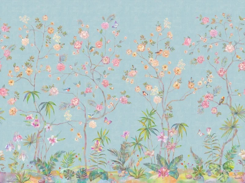 antik bej eskitme zemin uzerinde pembe kamelya cicekleri ve ucusan minik sinek kuslu duvar kagidi