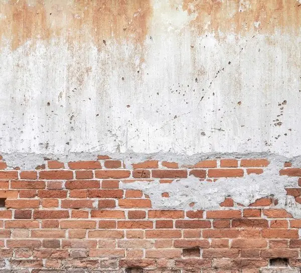 Üstü sıva dökülmüş görünümlü, altı kırmızı tuğla desenli 3D derinlik etkili vinil duvar kağıdı.