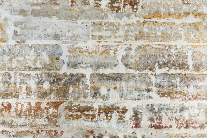 Hardal sarısı ve antrasit geçişli, beyazlatılmış eskitme tuğla desenli 3D dekoratif duvar kağıdı.