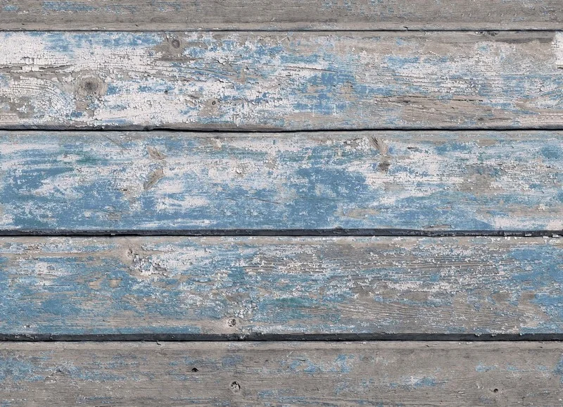 Mavi ve gri tonlarında boya dökülme efektli, yatay dizilimli eskitme ahşap dokulu 3D dekoratif duvar kağıdı.