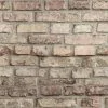 Koyu füme ve boz kızıl tonlarında, yüzeyi isli efektli, 3D derinlikli dekoratif tuğla duvar kağıdı.