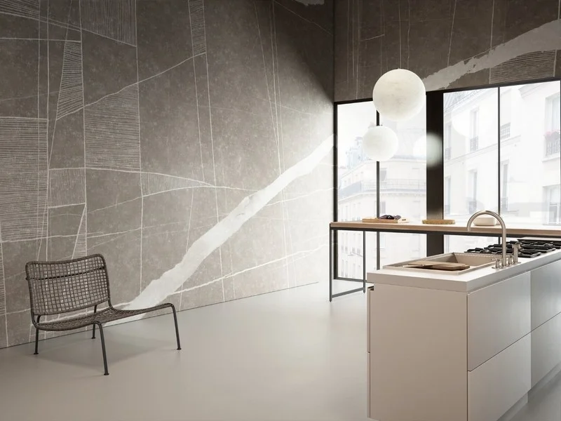 Koyu Zemin Üzerinde İnce Beyaz Geometrik Çizgili ve Pürüzlü Hatlı Modern Duvar Kağıdı