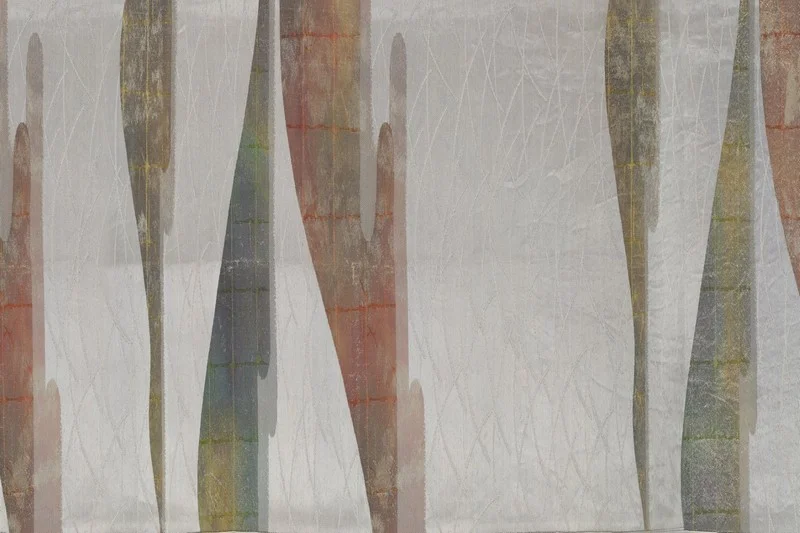 Gri ve Krem Zemin Üzerinde Kiremit Renkli Akışkan Soyut Formlu Modern Sanat Duvar Kağıdı