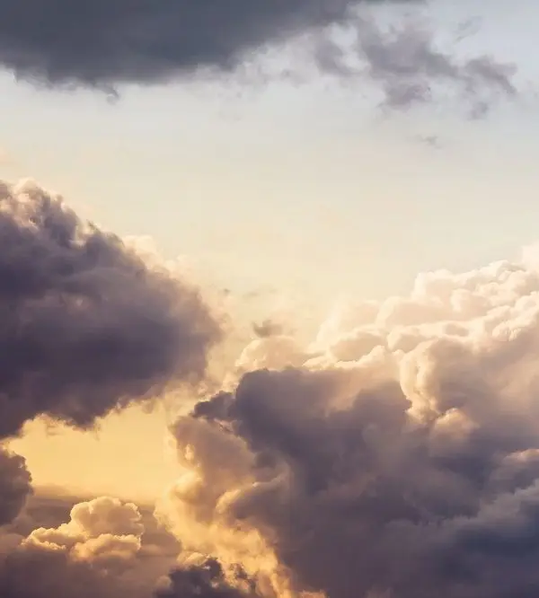 bulut denizi sinematik gokyuzu ve altin isik suzmeli 3d duvar kagidi